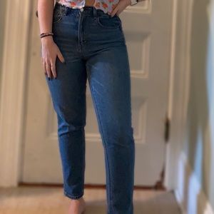 ~SOLD~American Eagle MOM JEANS!